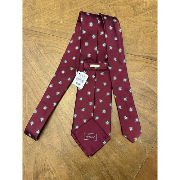 New With Tags! Vintage BRIONI Maroon Silk Medallion Tie Handmade Italy - Picture 2 of 6